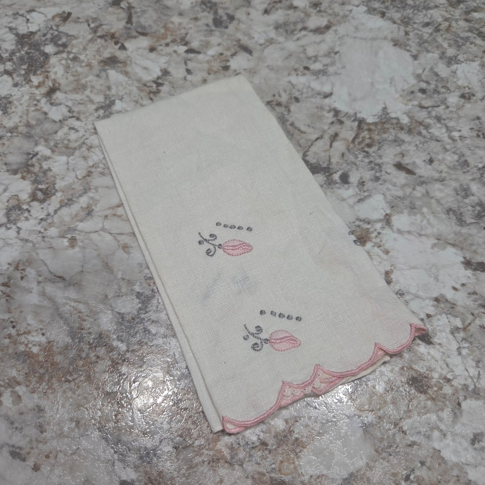 Vintage Embroidered Rose‎ Napkin White Linen Pink Scalloped Edge Cottagecore